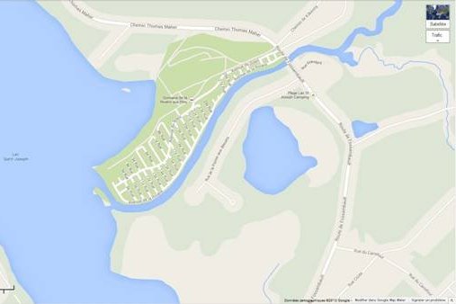 Carte de base de Google Maps sans information particulire. En vert ple, les parcs et les lments naturels (boiss) sont reprsents.